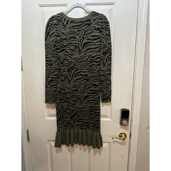NWT Express Green Zebra Long Sleeve Ribbed Ruffle Hem Sweater Dress Size Large - Picture 3 of 9